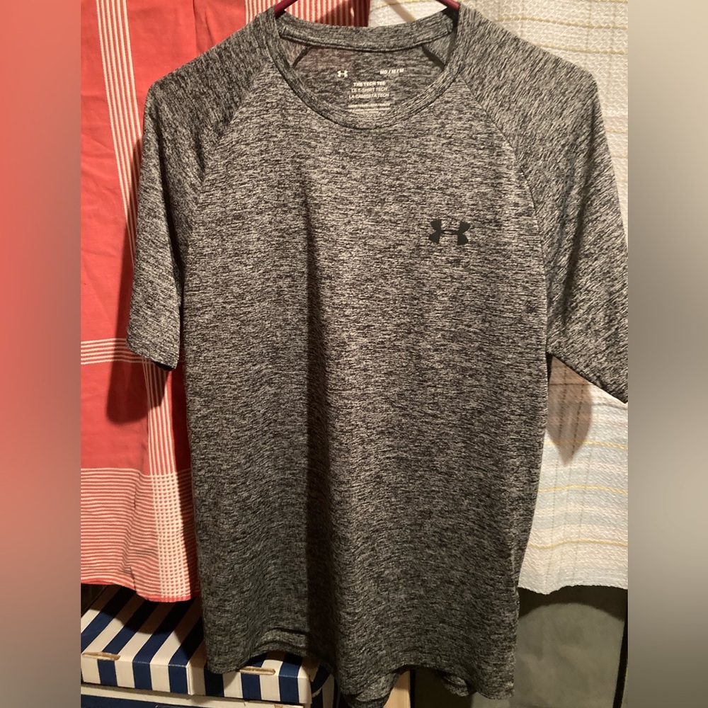 Under Armour Shirt T-shirt men’s Medium Gray Heatgear